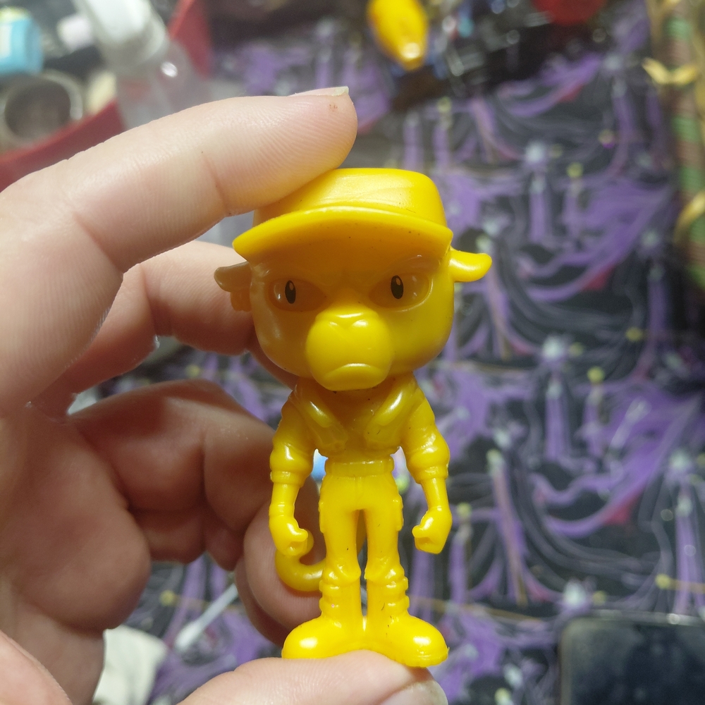 2025 Sonic Wacky Pack Toy: The Bad Guys 2 Kitty GOLD HEIST Edition figure.